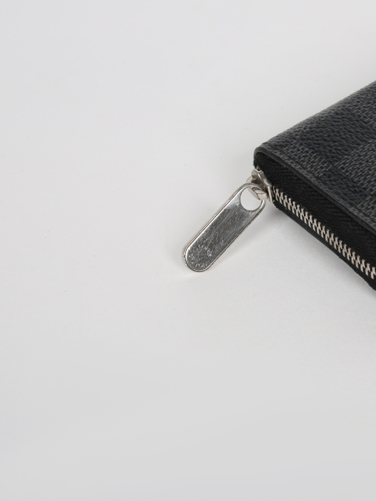 Louis Vuitton zippy coin purse vertical ลาย Damier graphite