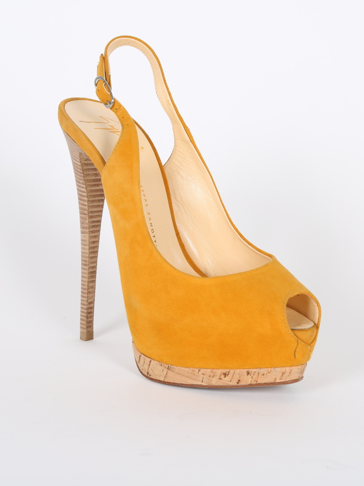 Giuseppe zanotti peep toe sales pumps