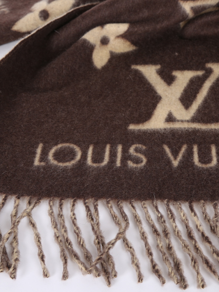 Louis Vuitton Reykjavik Cashmere Scarf ○ Labellov ○ Buy and Sell