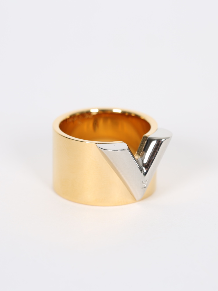 Louis Vuitton Essential V Ring