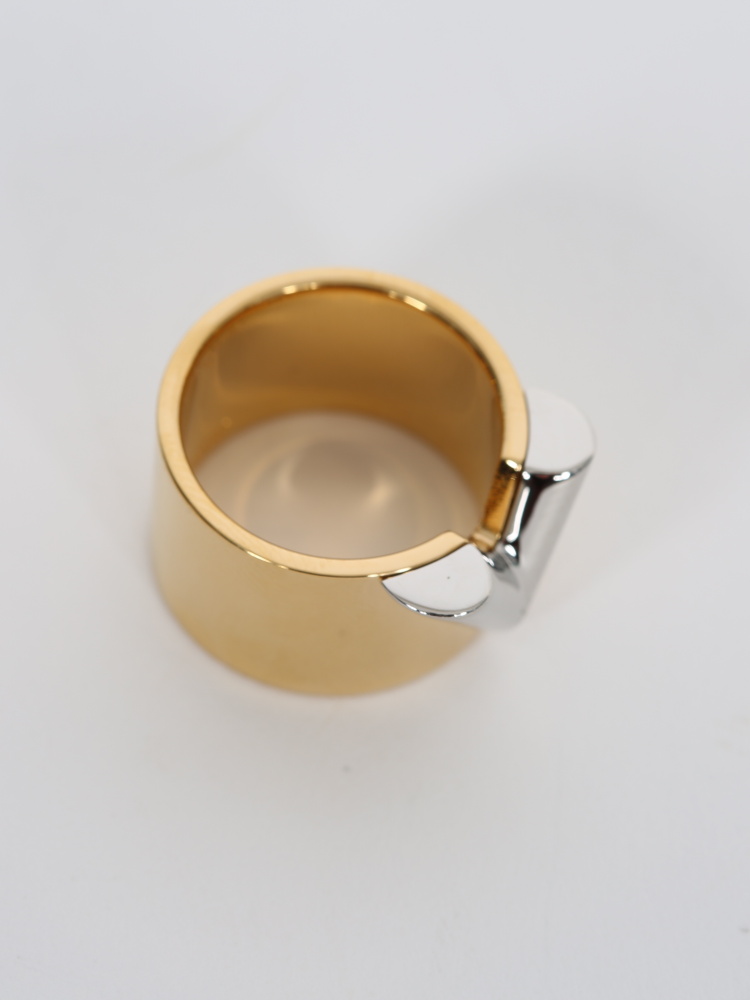 Louis Vuitton, An Essential V Planète ring. Marked Italy. - Bukowskis