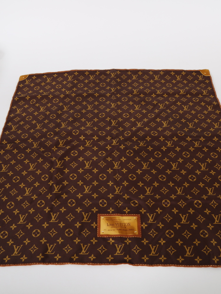 Louis Vuitton Classical Monogram Scarf Black Silk ref.51596 - Joli Closet