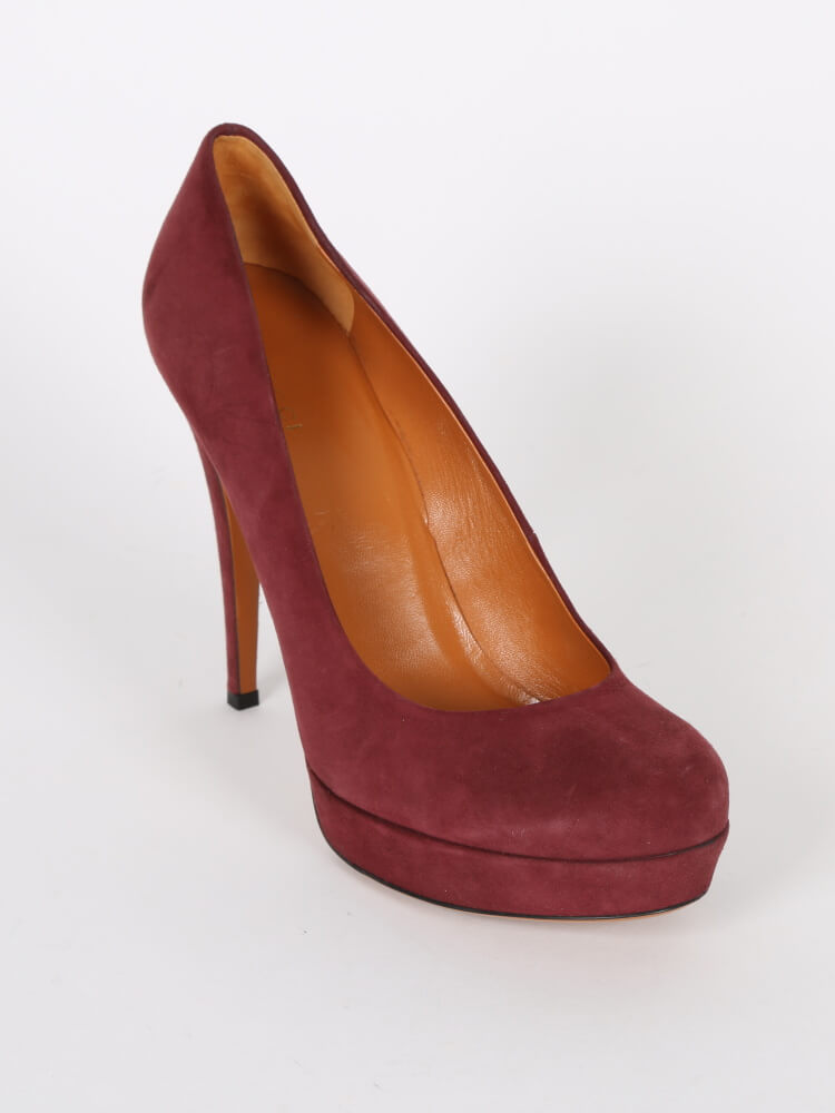 gucci suede platform pumps