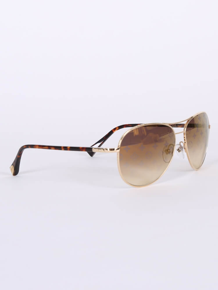 Louis Vuitton Monogram lenses Conspiration Pilot Sunglasses for Sale in  Alexandria, VA - OfferUp