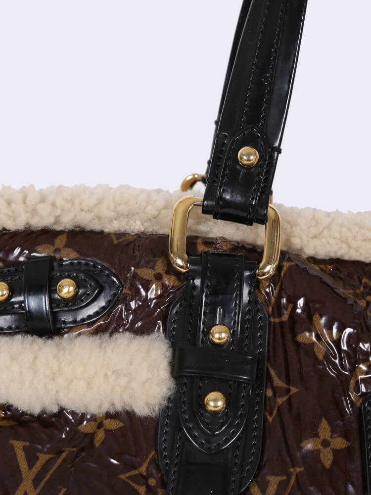 X 上的 Oli Luxury：「Louis Vuitton Monogram Shearling Thunder Bag