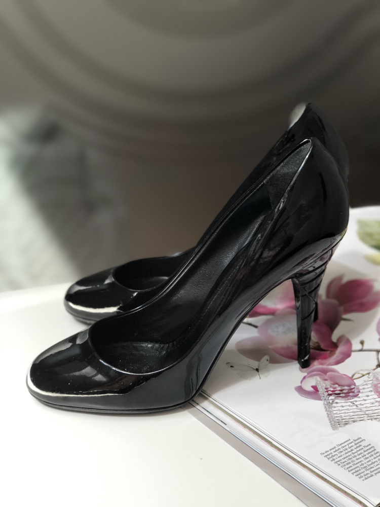 burberry patent leather pumps