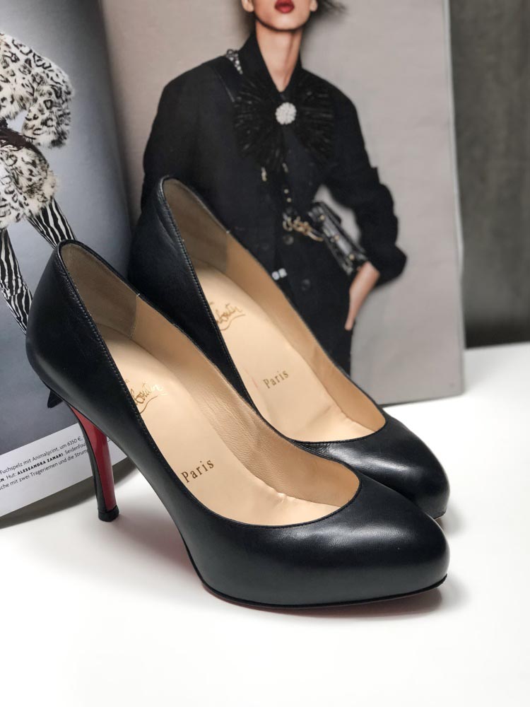 Christian louboutin on sale round toe pumps