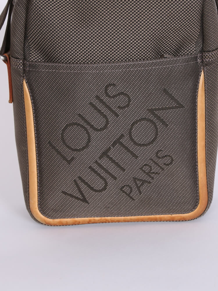 Louis Vuitton, väska Terra Damier Geant Citadin PM Messenger Bag. -  Bukowskis