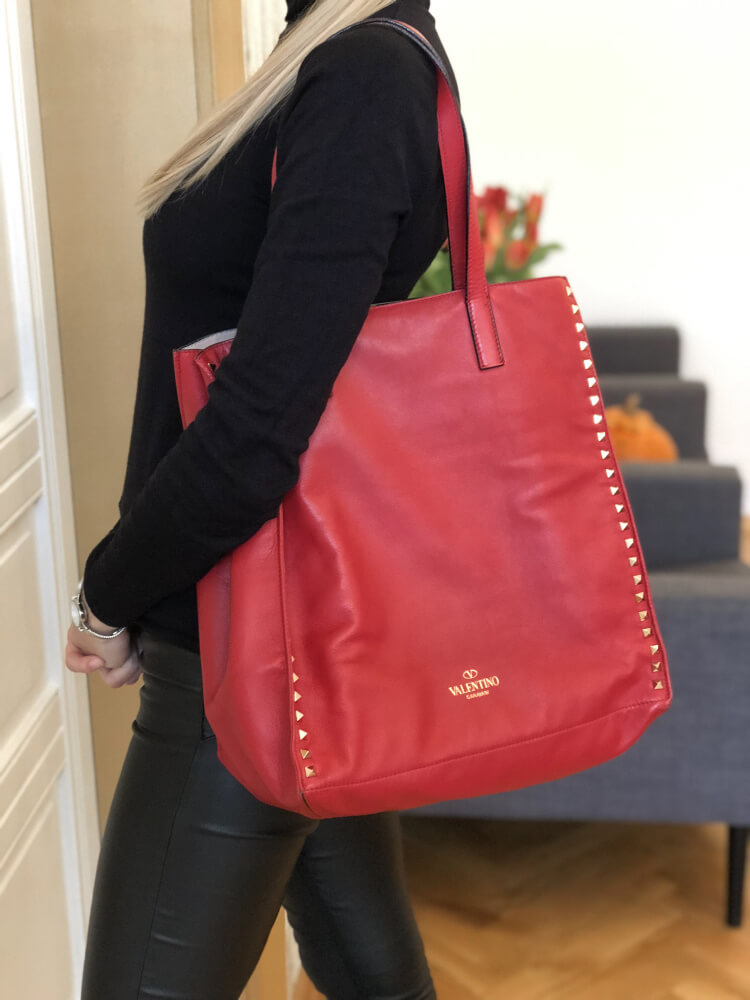 Valentino Rockstud Leather Tote Bag in red Lambskin ref.386000