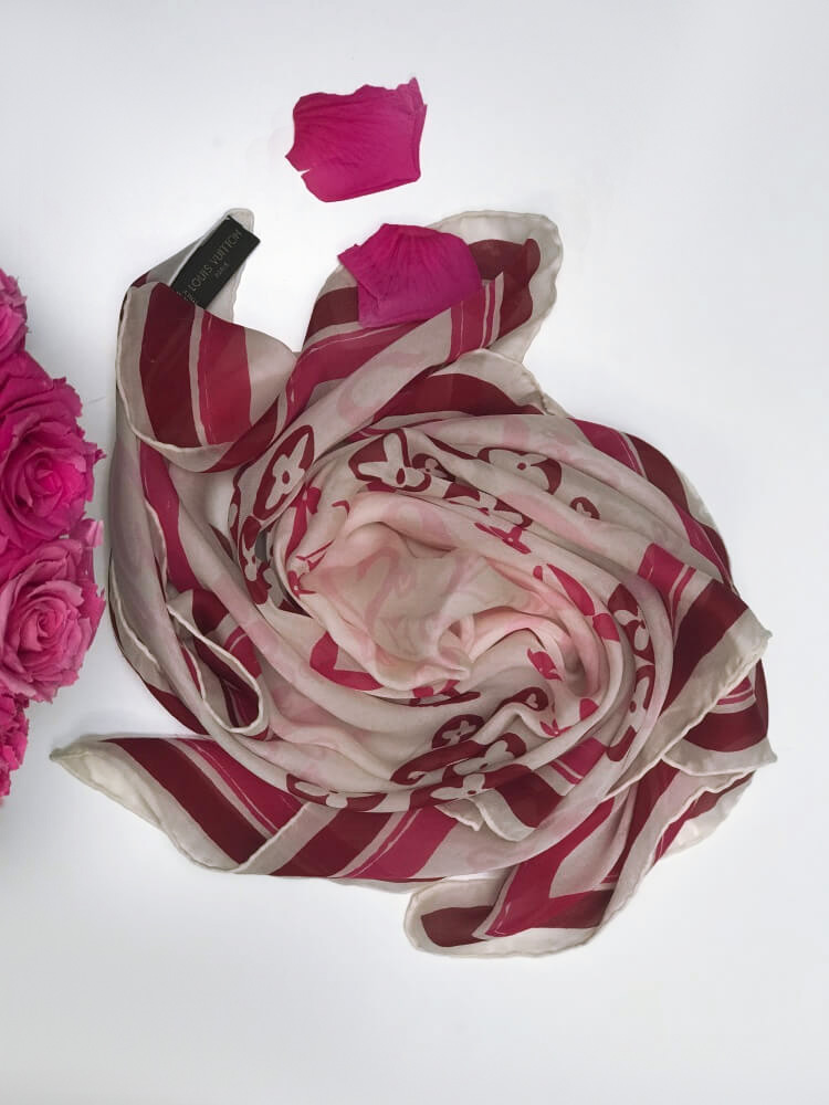 Silk neckerchief Louis Vuitton Pink in Silk - 25302193