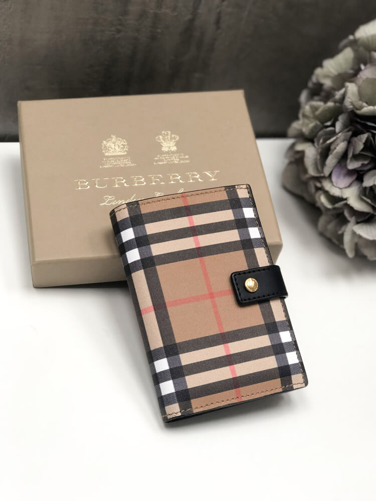 Burberry shop vintage wallet