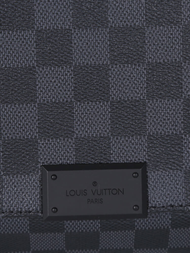 Louis Vuitton District MM Daimer Graphite – ＬＯＶＥＬＯＴＳＬＵＸＵＲＹ