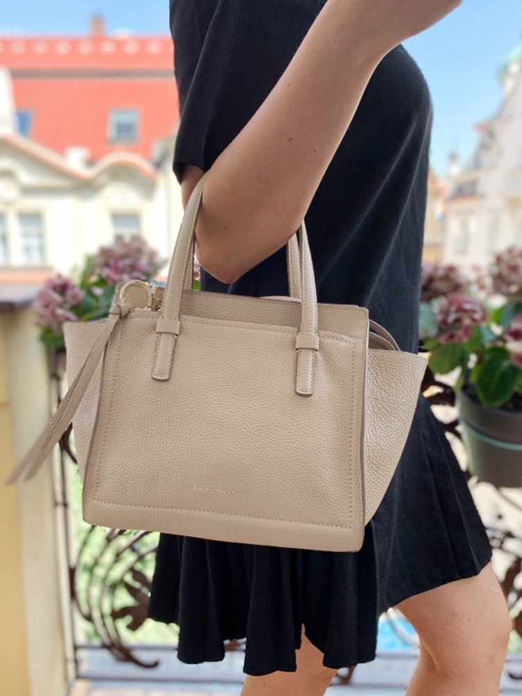 Salvatore ferragamo store amy tote