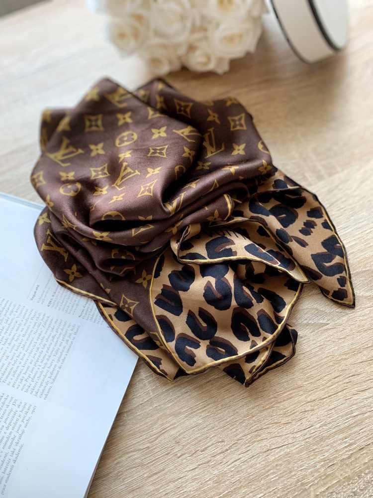 Louis Vuitton - Authenticated Scarf - Silk Black Leopard for Women, Very Good Condition
