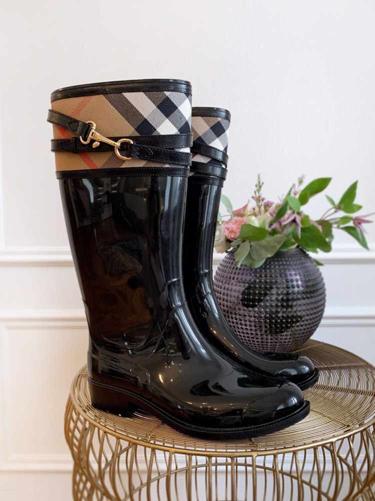 Burberry rain boots belted hotsell