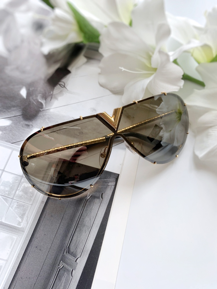 Louis Vuitton Goldtone Metal Oversized Drive Sunglasses - Z0896E - Yoogi's  Closet