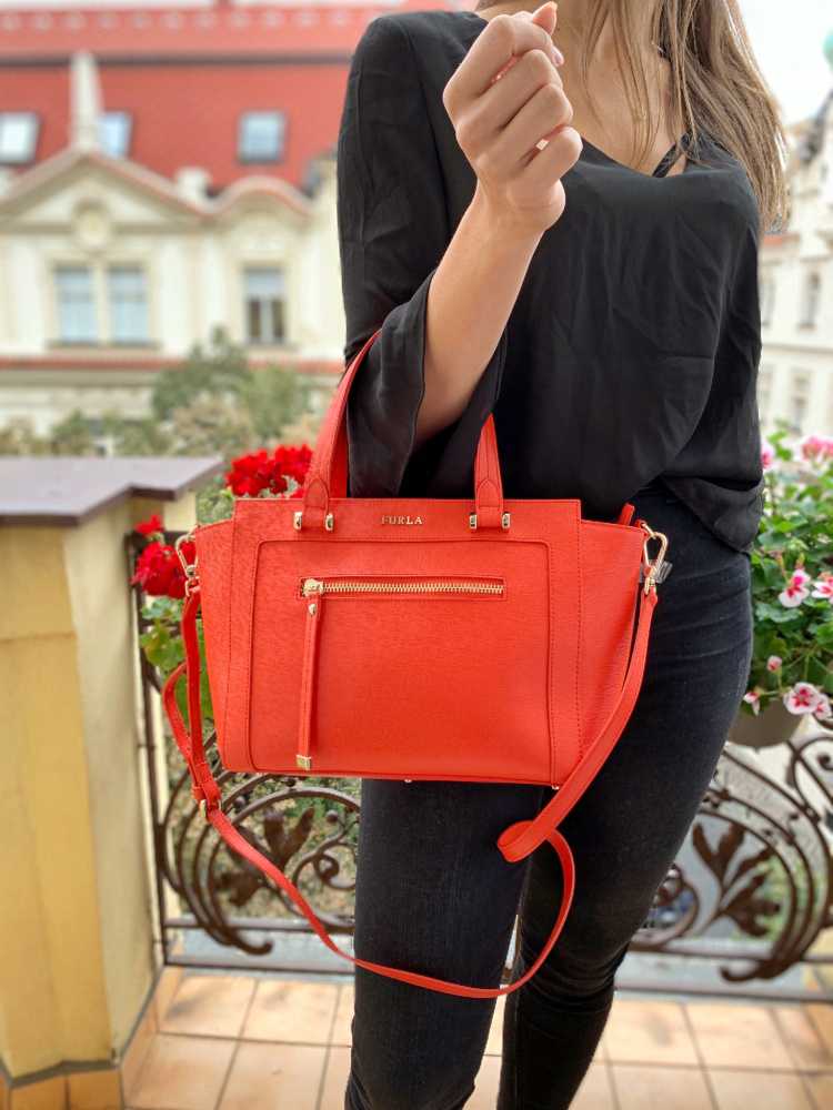 Furla - Ginevra Medium Leather Satchel Red | www.luxurybags.eu