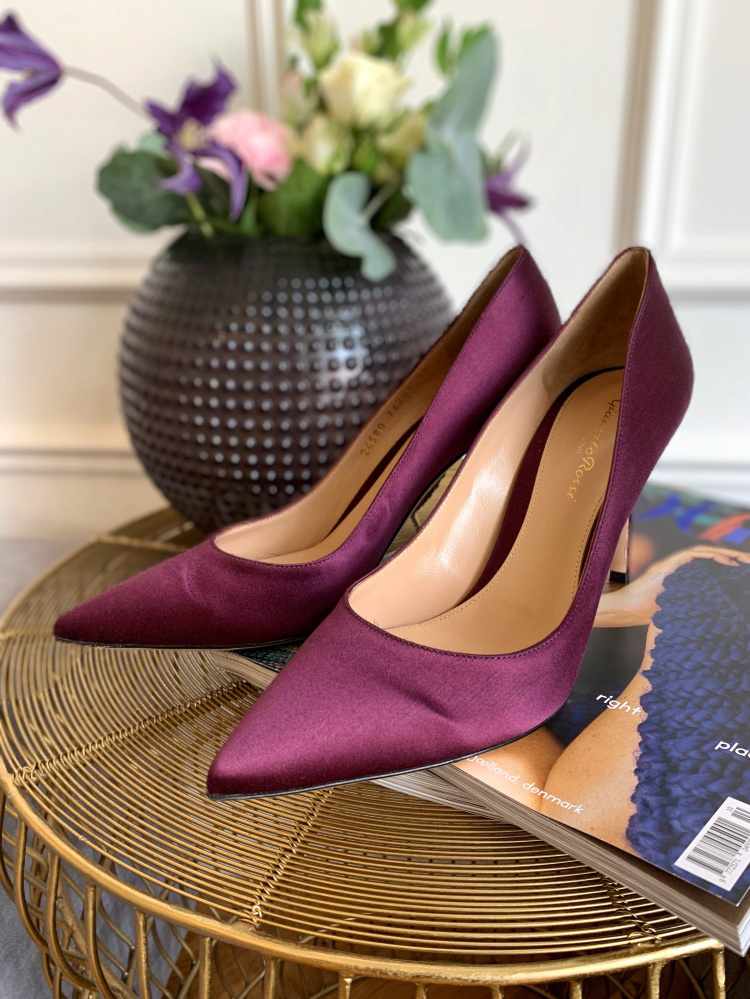 Gianvito rossi 2025 purple pumps