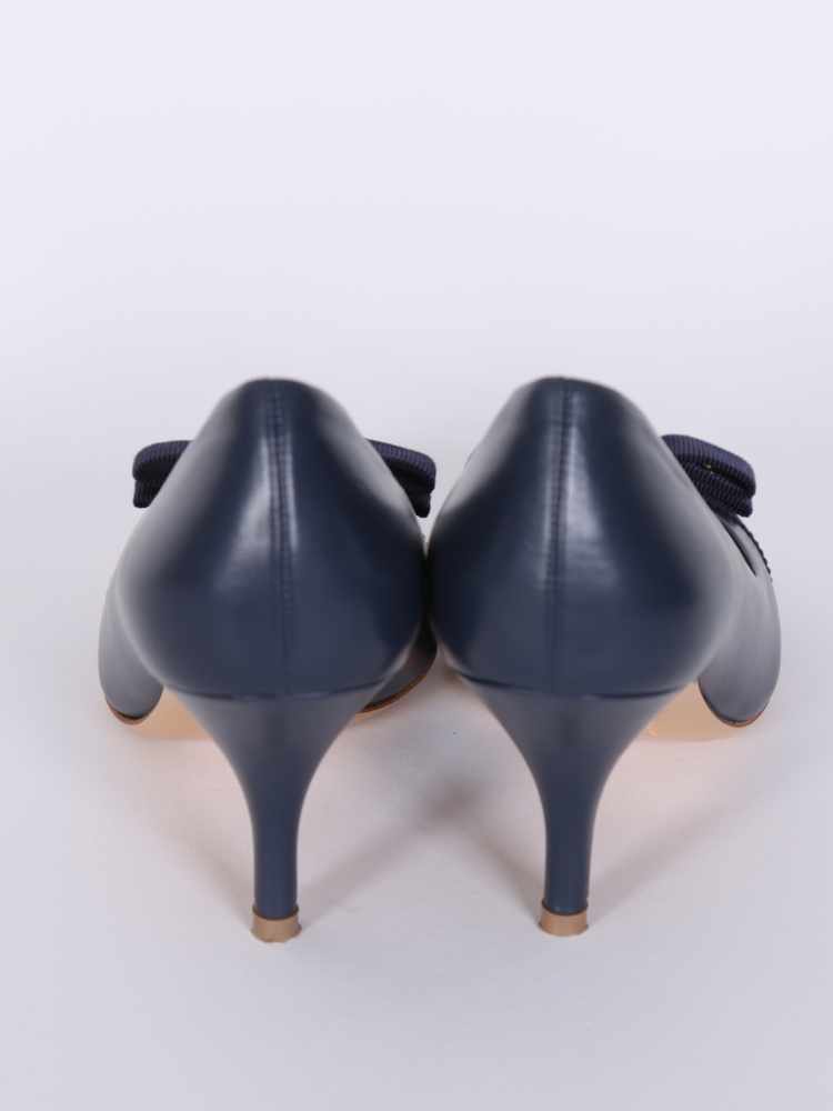 Salvatore Ferragamo Carla Bow Pumps in Navy Patent Leather — UFO No More