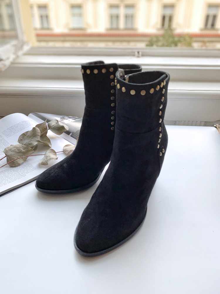 Stud on sale trim boots