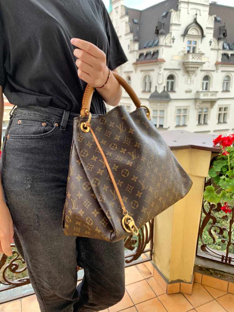 Louis Vuitton Monogram Canvas Artsy MM Handbag