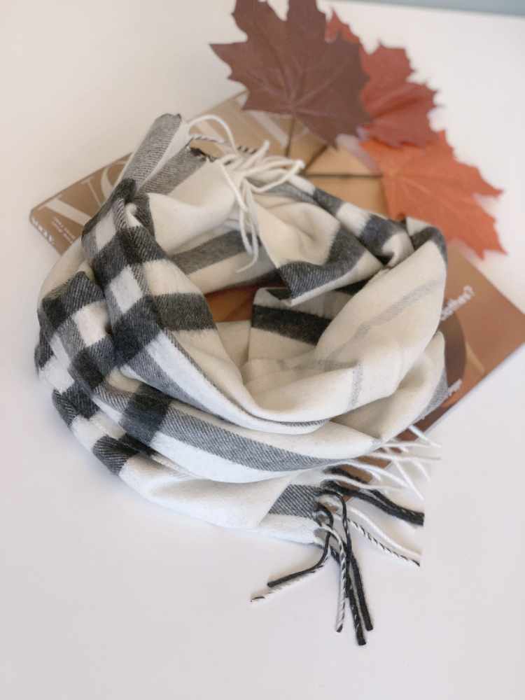 Burberry cream hot sale scarf