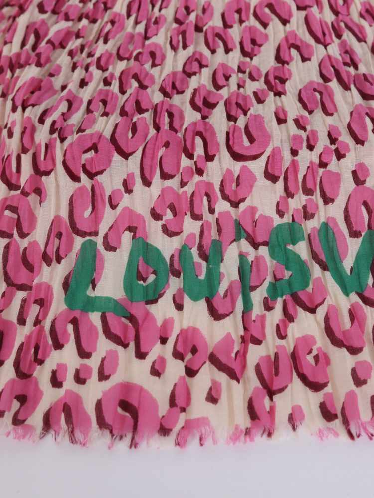 Louis Vuitton x Stephen Sprouse Blanc Corail Leopard Vernis Heart Coin –  LuxuryPromise