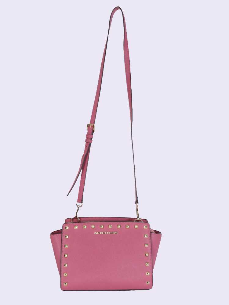 Michael Kors Selma Studded Saffiano Leather Messenger Dusty Pink www.luxurybags.eu