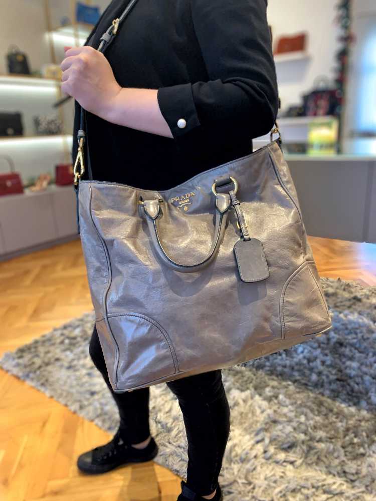 Prada - Vitello Shine Shopping Bag Argilla | www.luxurybags.eu