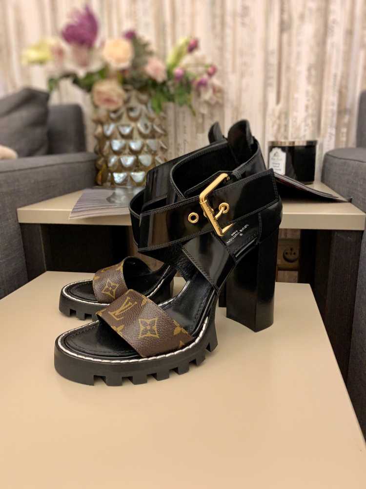 Star trail leather sandals Louis Vuitton Black size 38 EU in