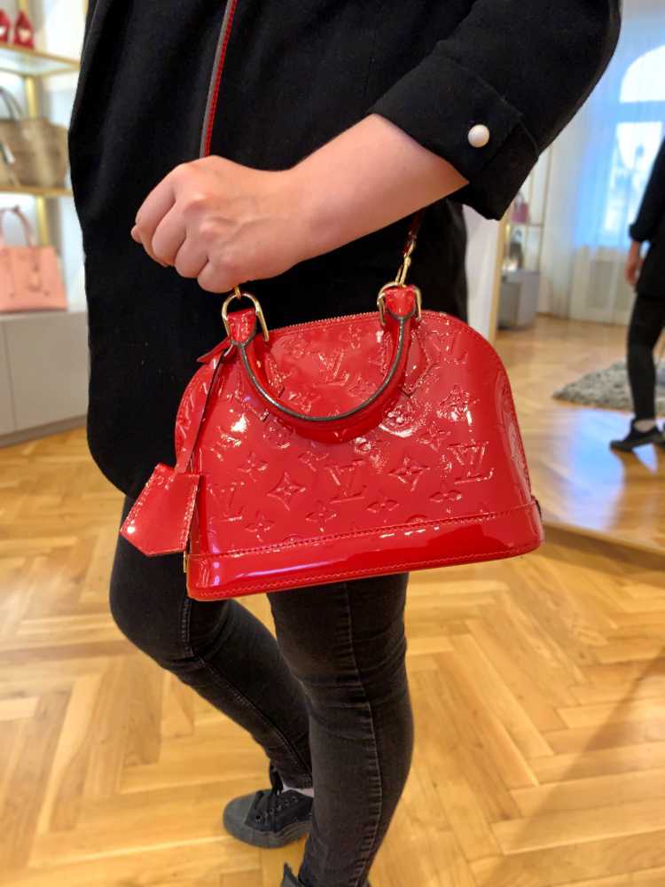 Louis vuitton alma bb red hot sale