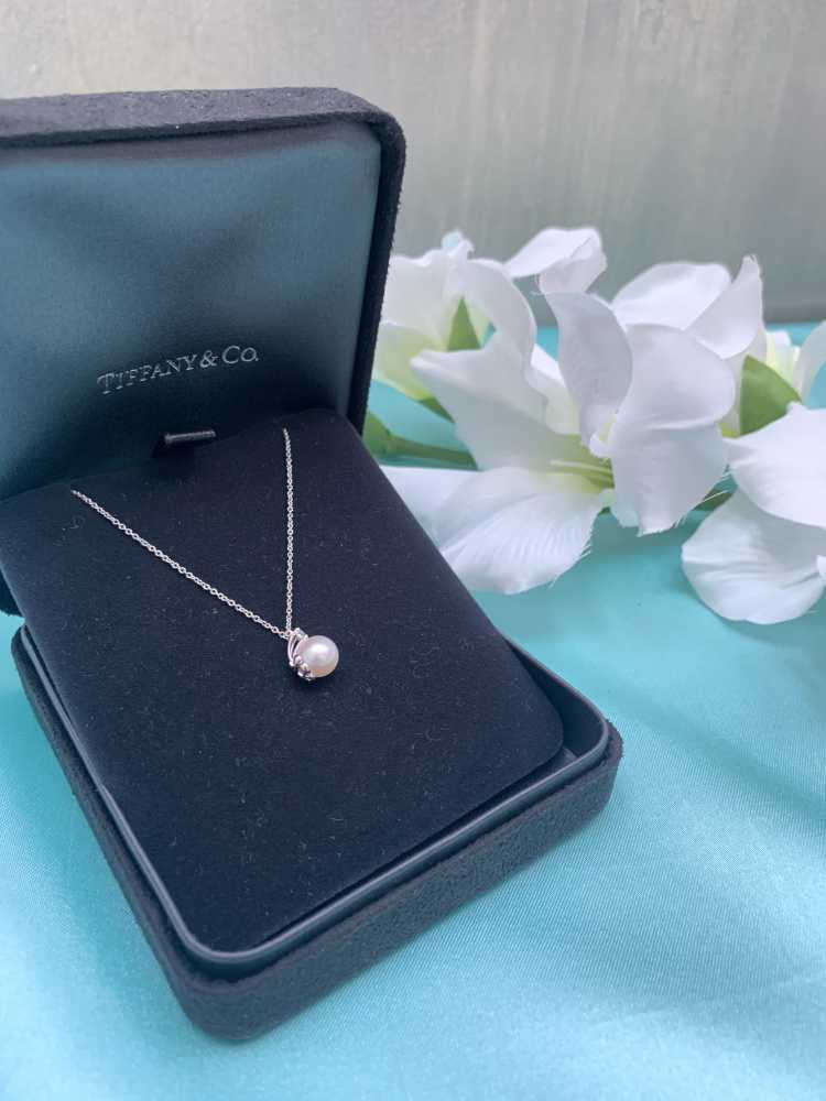 tiffany signature pearl pendant