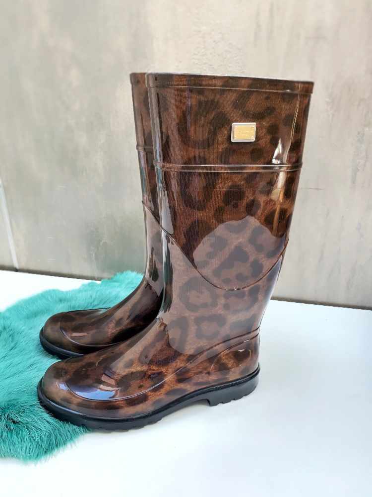 Dolce and clearance gabbana leopard boots