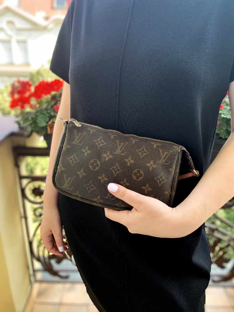 Louis Vuitton Pochette Accessories Monogram