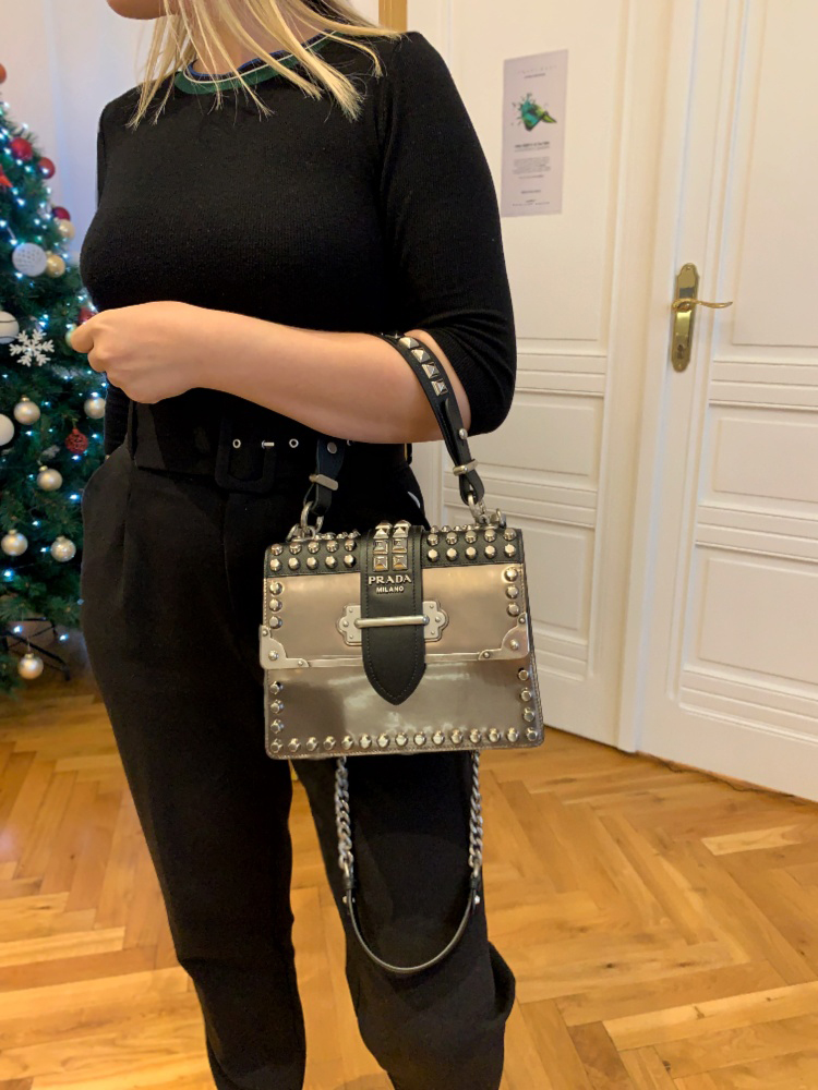 prada cahier studded bolsa