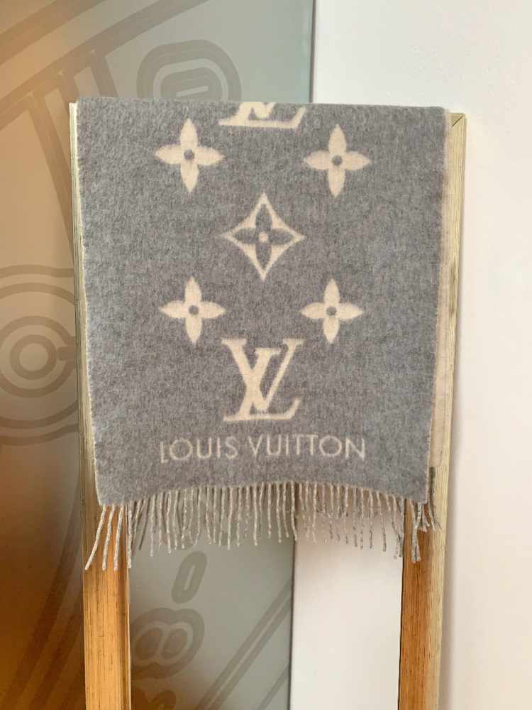 Reykjavik cashmere scarf Louis Vuitton Grey in Cashmere - 26353064