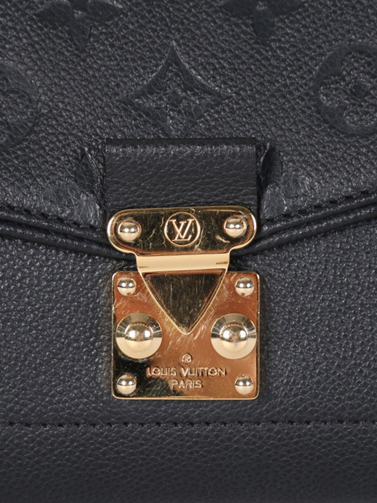 Saint-Maximin trägt Louis Vuitton Stirnbänder in der Premier