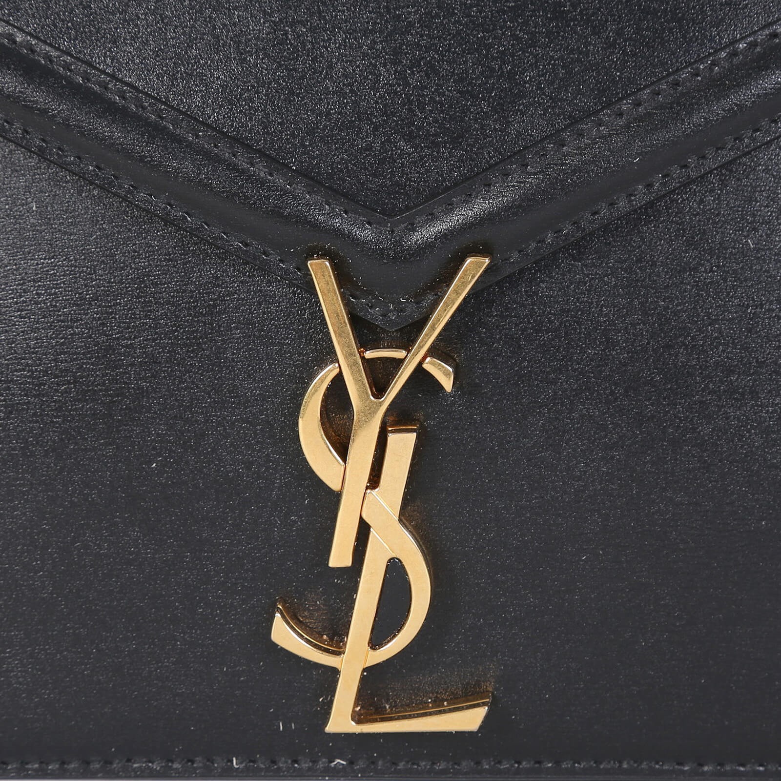 Cassandra monogram clasp best sale bag in smooth leather