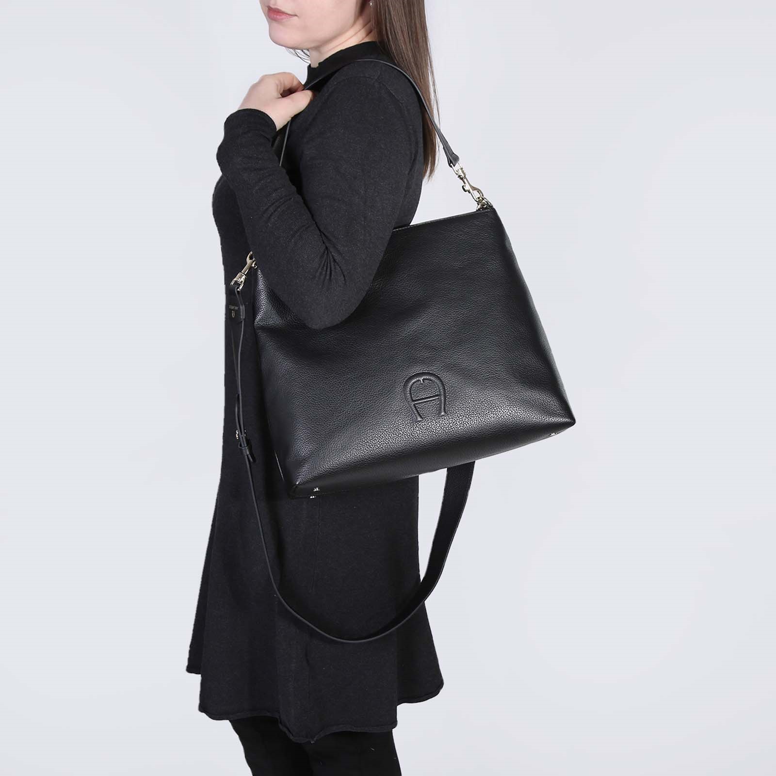 Aigner Nora Small Hobo Leather Bag Black www.luxurybags.eu