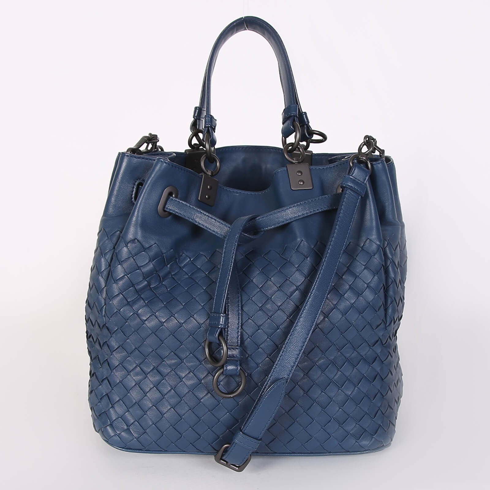 Bottega Veneta - Intrecciato Nappa Bucket Bag Navy | www.luxurybags.eu