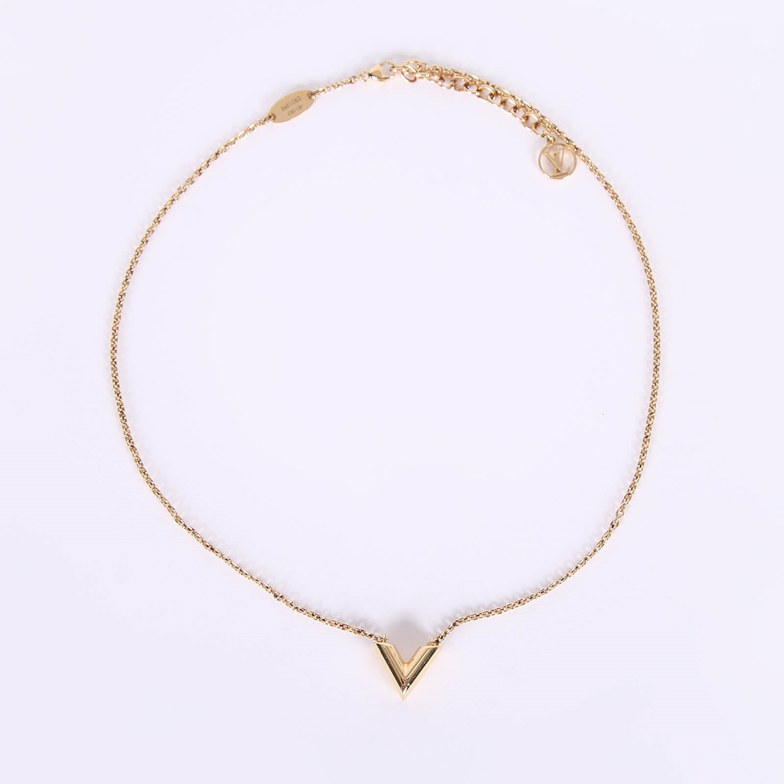 Essential v clearance necklace price