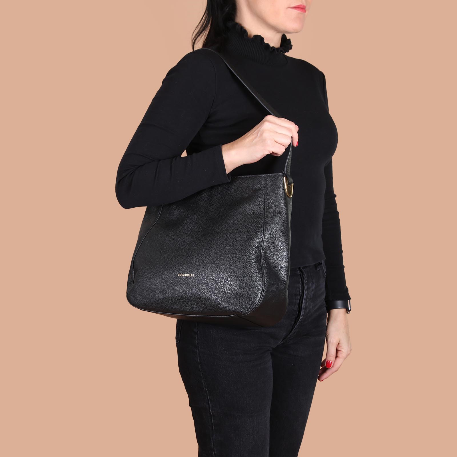 Coccinelle Lea Leather Hobo Bag Black www.luxurybags.eu