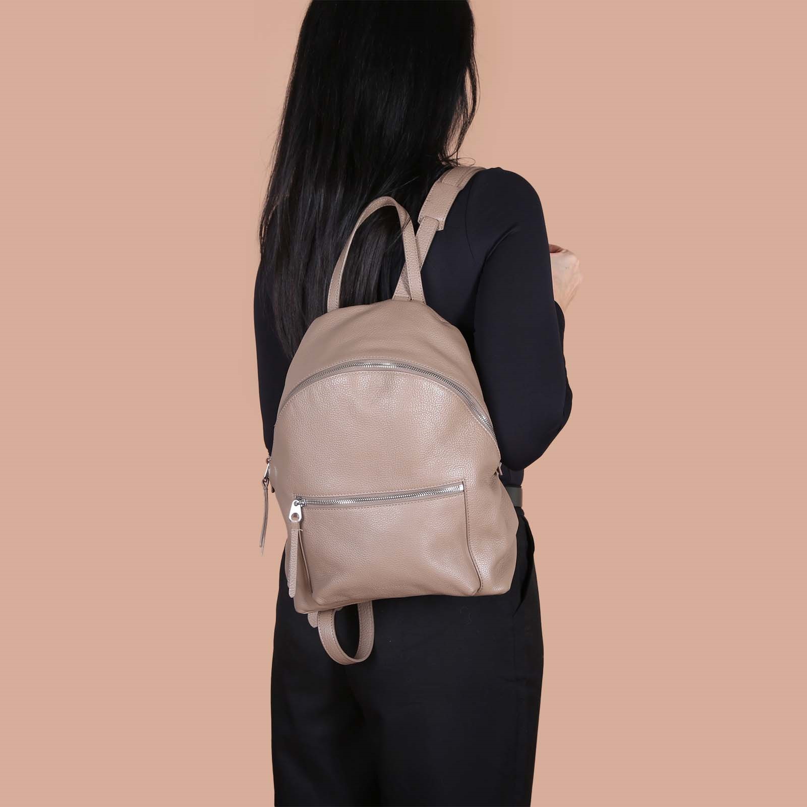 Coccinelle Alix Leather Backpack Beige www.luxurybags.eu